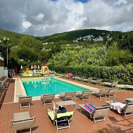Glampchalet 5 Persone Pool&parking-pietra Ligure Kamp alanı Pietra Ligure