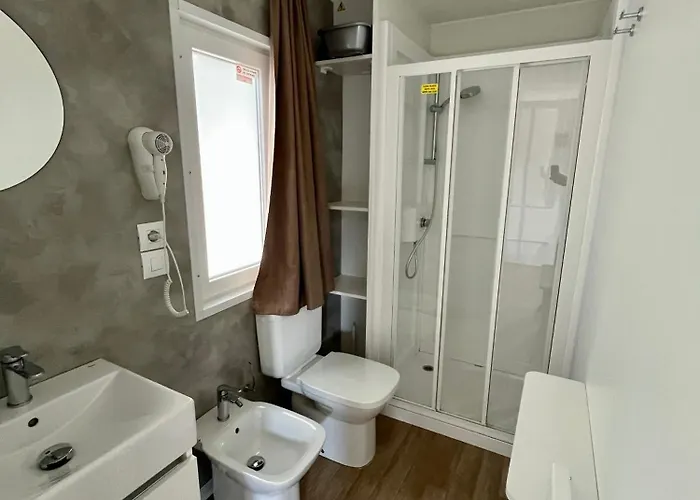 Glampchalet 5 Persone Pool&parking-pietra Ligure Kamp alanı *